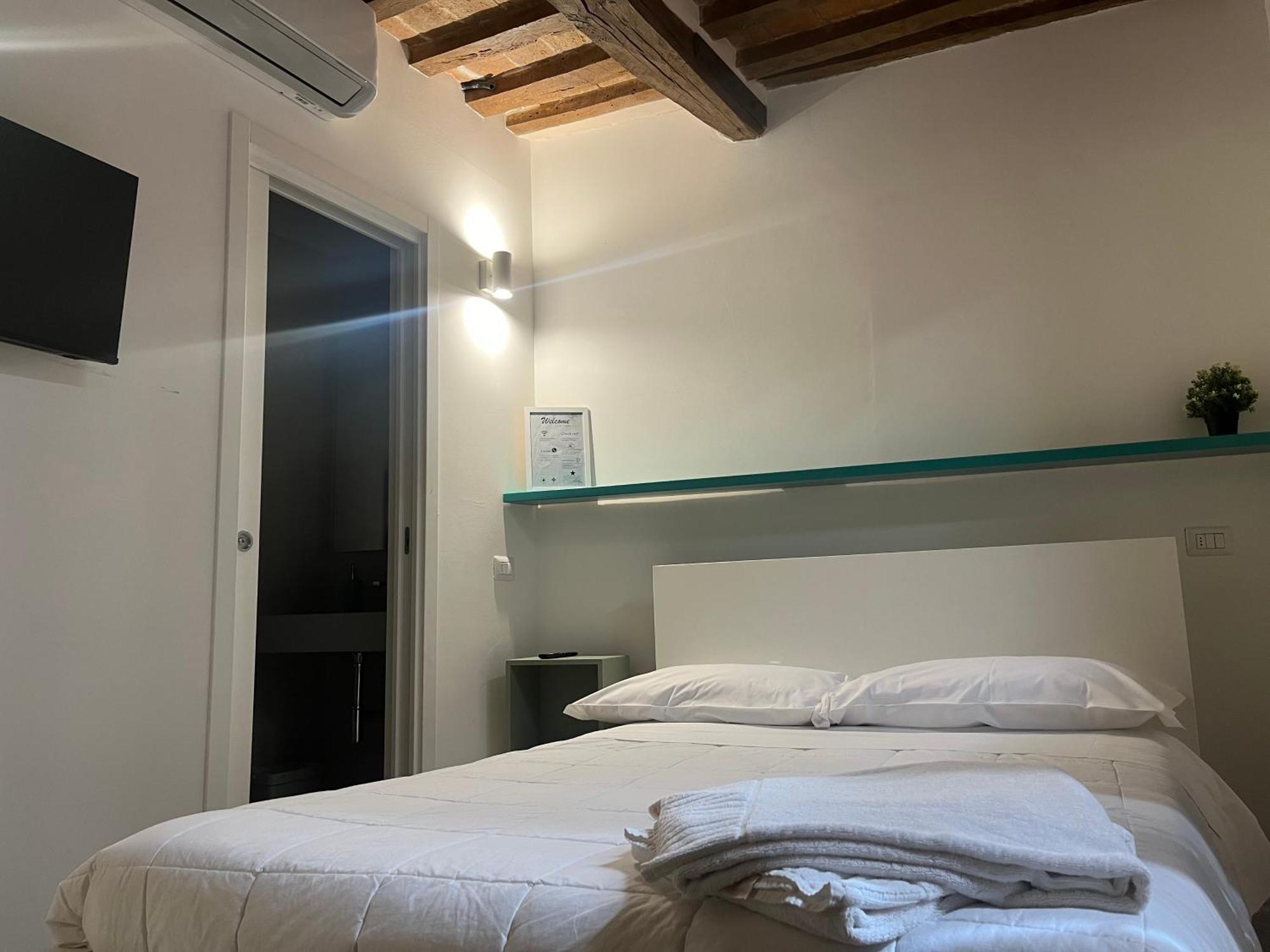 Bed and Breakfast L'Inferno Di Dante Gubbio Habitación foto