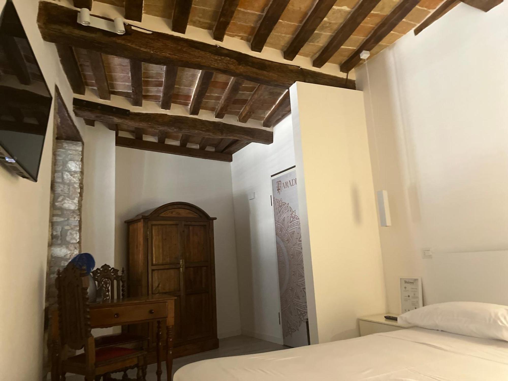 Bed and Breakfast L'Inferno Di Dante Gubbio Habitación foto